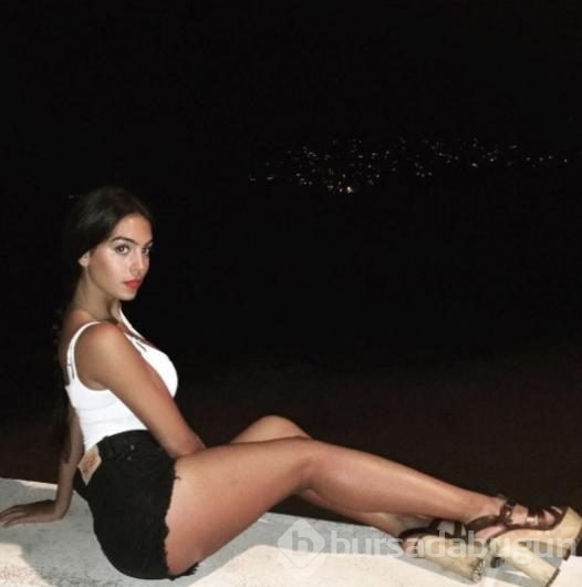 Cristiano Ronaldo öpüşürken yakalandı