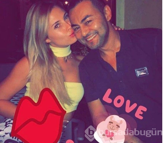 Serdar Ortaç çok kızacak eşinden yatakta olay poz
