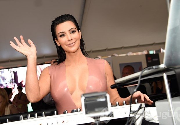 Kim Kardashian annesinin evine taşındı