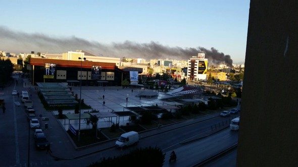 Adana Valiliği önünde patlama! Olay yerinden fotoğraflar