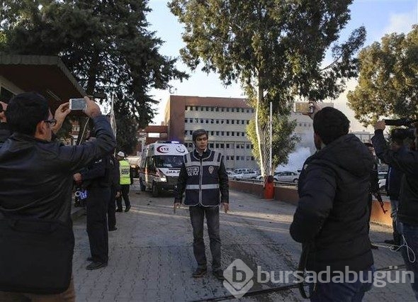 Adana Valiliği önünde patlama! Olay yerinden fotoğraflar