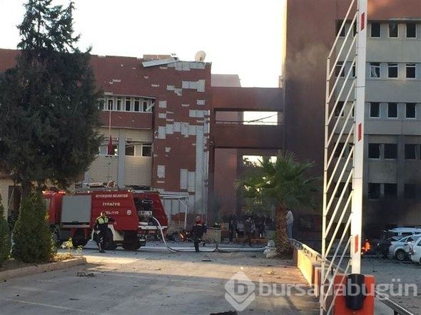 Adana Valiliği önünde patlama! Olay yerinden fotoğraflar