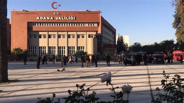 Adana Valiliği önünde patlama! Olay yerinden fotoğraflar
