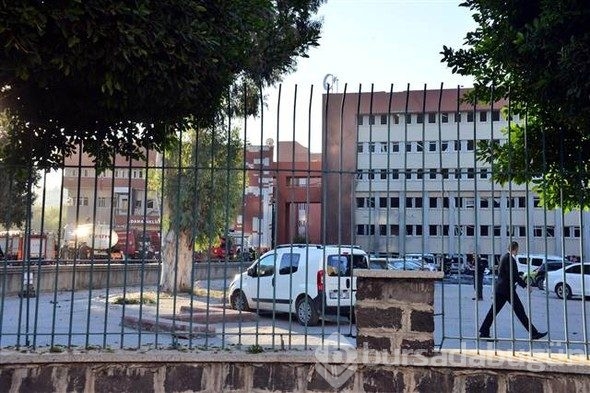 Adana Valiliği önünde patlama! Olay yerinden fotoğraflar