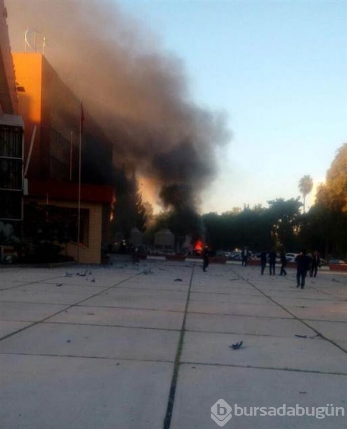 Adana Valiliği önünde patlama! Olay yerinden fotoğraflar