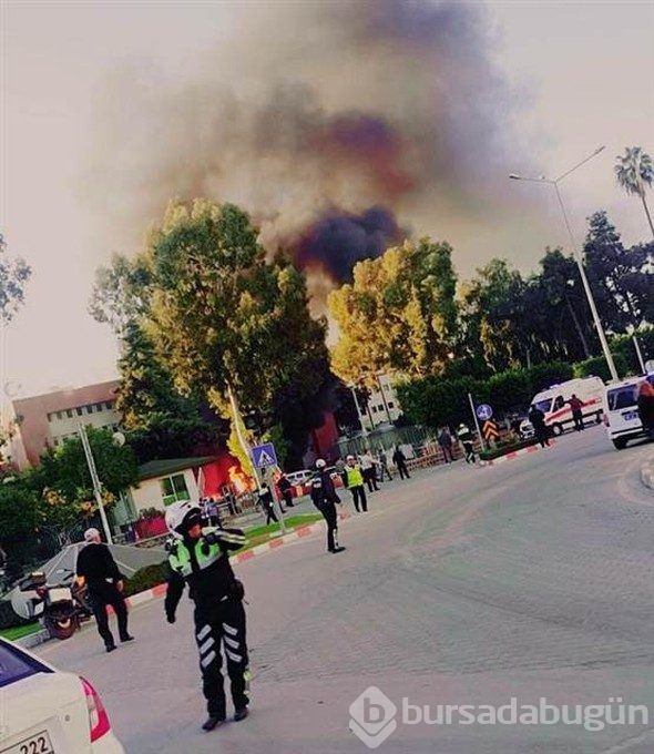 Adana Valiliği önünde patlama! Olay yerinden fotoğraflar