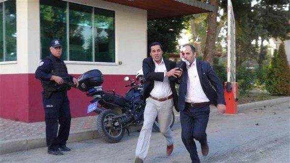 Adana Valiliği önünde patlama! Olay yerinden fotoğraflar