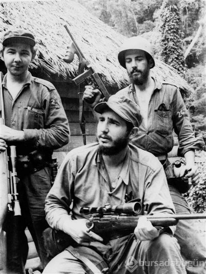 Efsane devrimci lider Castro yaşamını yitirdi