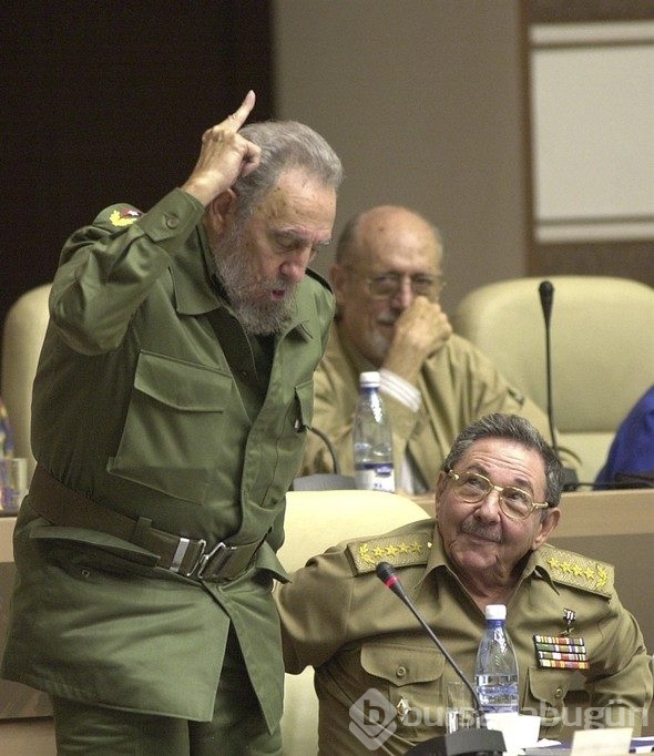 Efsane devrimci lider Castro yaşamını yitirdi