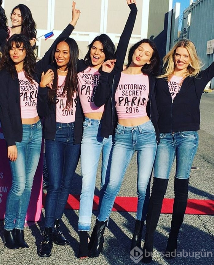 Victoria's Secret melekleri Paris'e uçtu