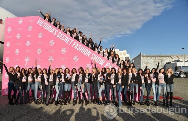 Victoria's Secret melekleri Paris'e uçtu