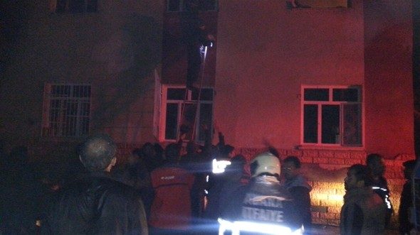 Adana'da kız yurdunda yangın!