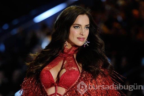 Victoria's Secret melekleri Paris'te