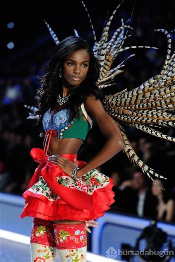 Victoria's Secret melekleri Paris'te