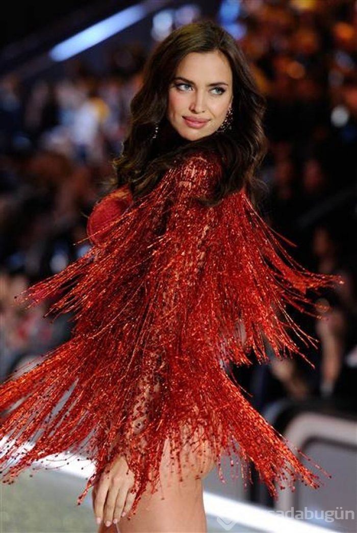 Victoria's Secret melekleri Paris'te