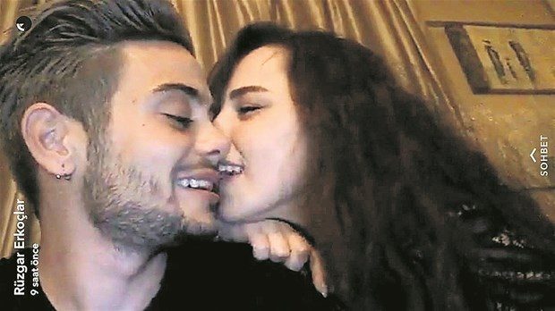 Rüzgar Erkoçlar sevgilisiyle el ele