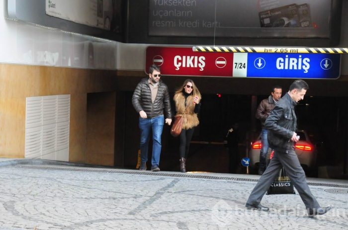 Ceyda Ateş'ten yüzük şov