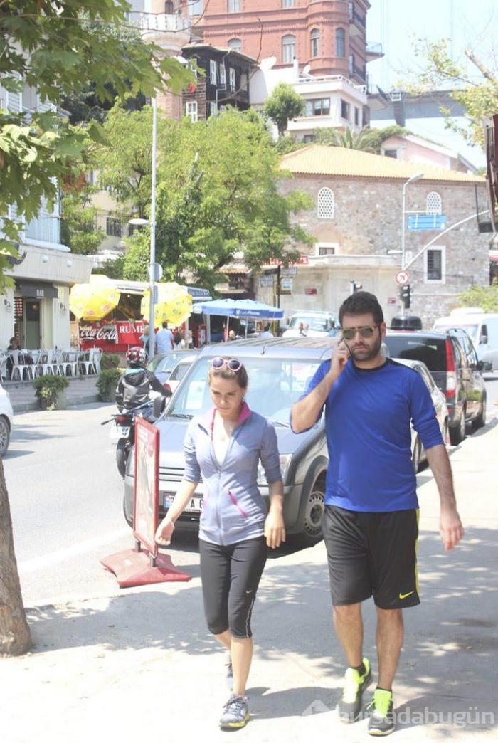 Ceyda Ateş'ten yüzük şov
