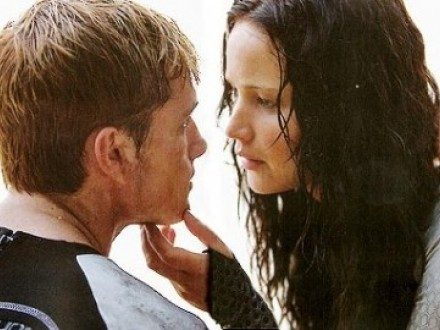 Jennifer Lawrence'tan öpüşme sahneleri itirafı