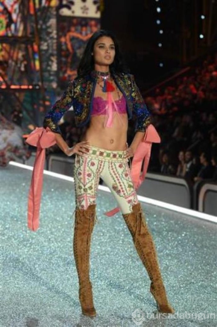 Victoria's Secret melekleri kaç yaşında?