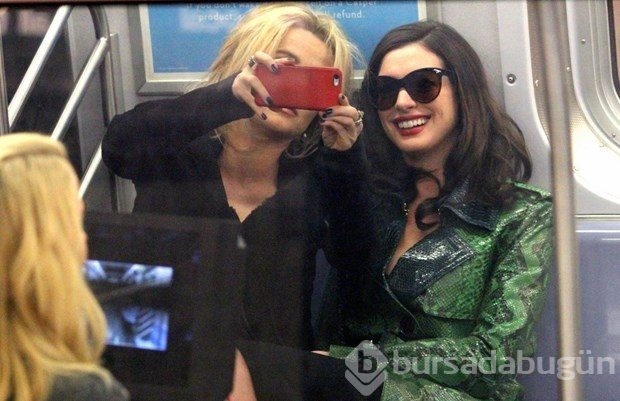 Ocean's Eight yıldızları metroda