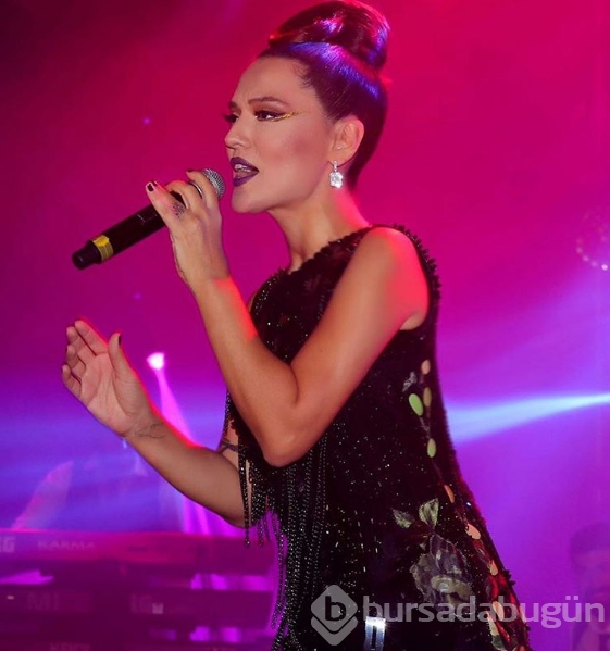 Demet Akalın, Yıldız Tilbe'nin albümünde yer alacak