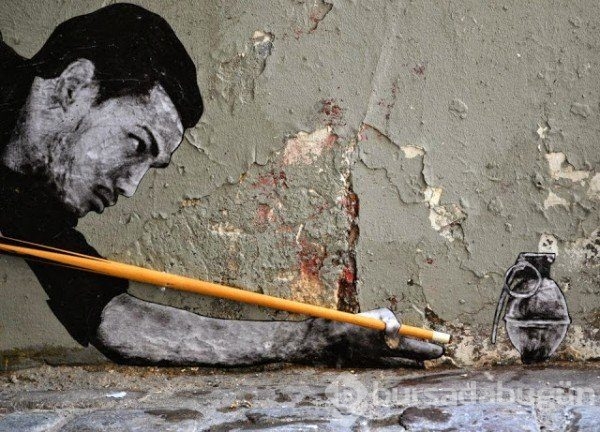 Fransız sokak sanatçısı Paris'e farklı hava kattı