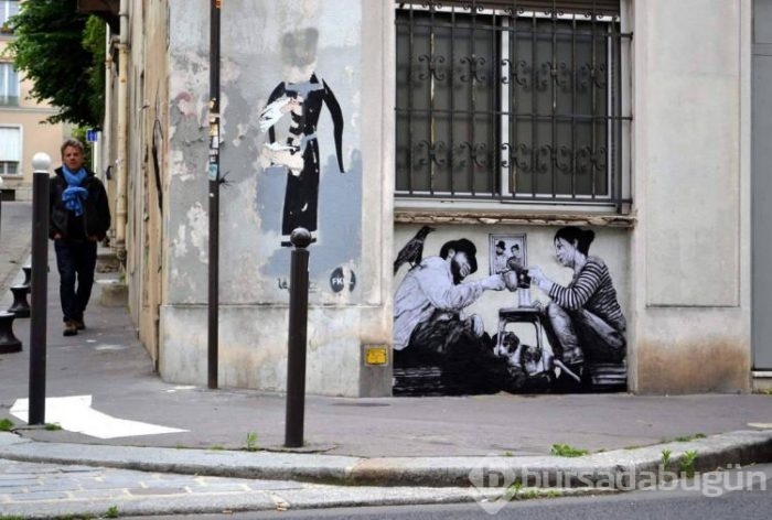 Fransız sokak sanatçısı Paris'e farklı hava kattı