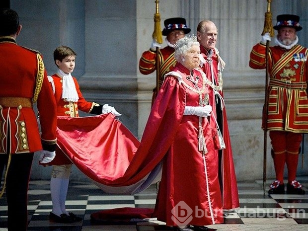 Donald Trump İngiltere Kraliçesi Elizabeth'e dönüştü