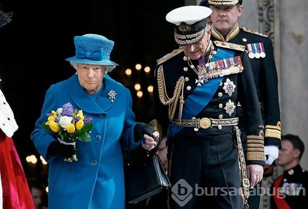 Donald Trump İngiltere Kraliçesi Elizabeth'e dönüştü