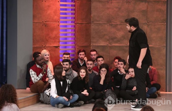 Stüdyoya girer girmez bombayı patlattı!