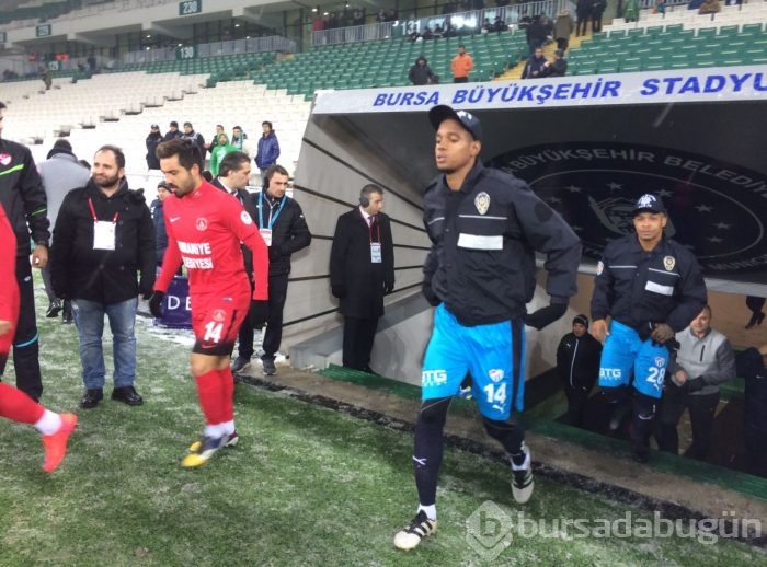Bursaspor maça çevik kuvvet montlarıyla çıktı