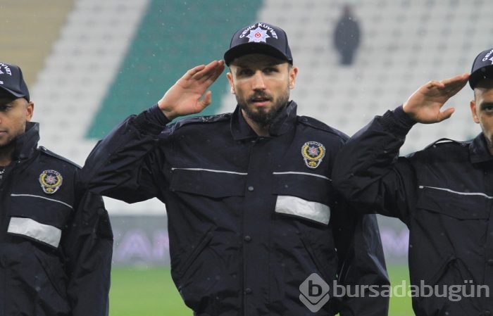 Bursaspor maça çevik kuvvet montlarıyla çıktı