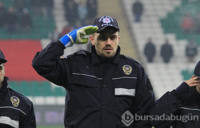 Bursaspor maça çevik kuvvet montlarıyla çıktı