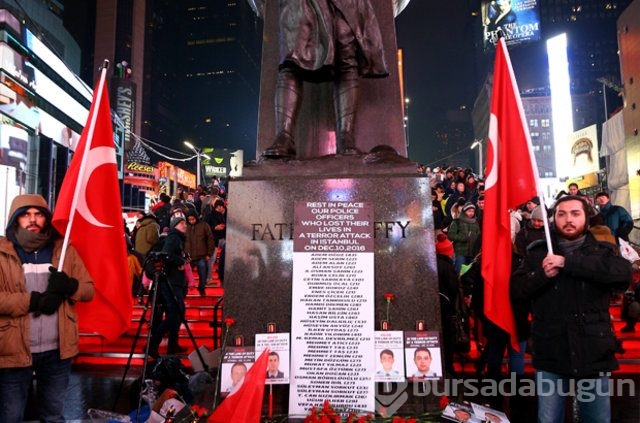 New York Polisi, Times Meydanı'nda İstanbul saldırısı şehitlerini andı
