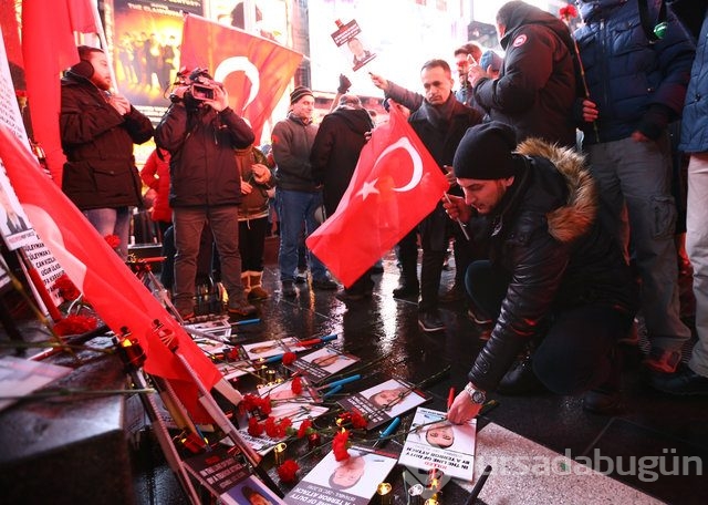 New York Polisi, Times Meydanı'nda İstanbul saldırısı şehitlerini andı