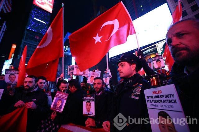 New York Polisi, Times Meydanı'nda İstanbul saldırısı şehitlerini andı