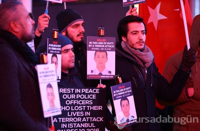 New York Polisi, Times Meydanı'nda İstanbul saldırısı şehitlerini andı