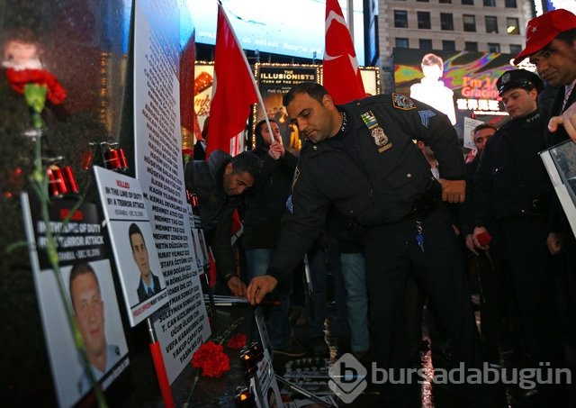 New York Polisi, Times Meydanı'nda İstanbul saldırısı şehitlerini andı