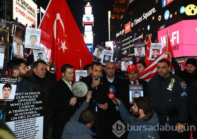New York Polisi, Times Meydanı'nda İstanbul saldırısı şehitlerini andı