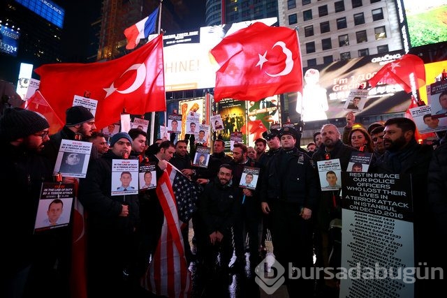 New York Polisi, Times Meydanı'nda İstanbul saldırısı şehitlerini andı