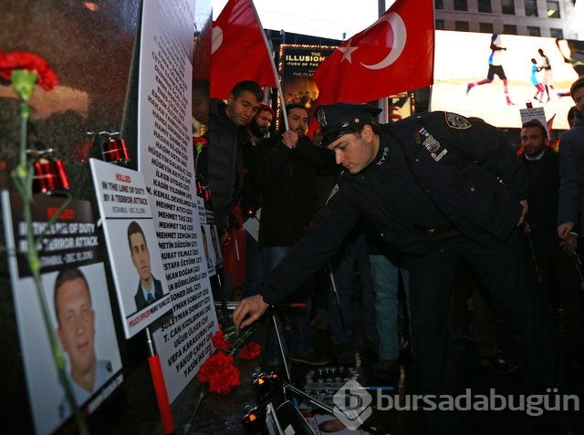 New York Polisi, Times Meydanı'nda İstanbul saldırısı şehitlerini andı