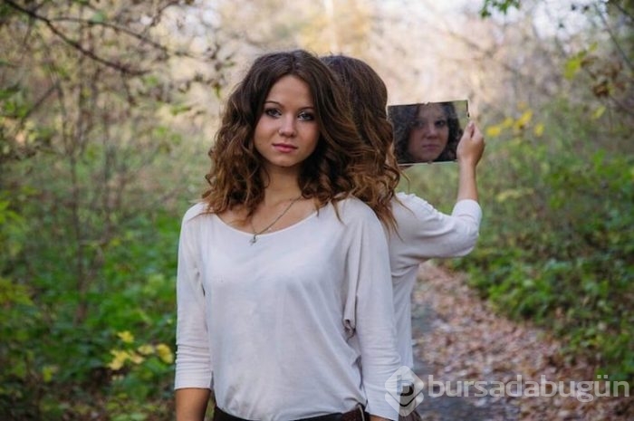 Avrupa'yı gezip ikizleri fotoğraflıyorlar