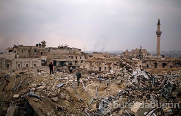 Şam'dan Halep'e gelip yıkıntılar arasında poz verdiler
