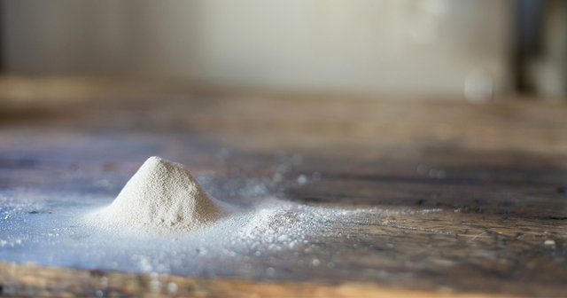 İnsan kemiklerinden yemek takımı yapıyor!