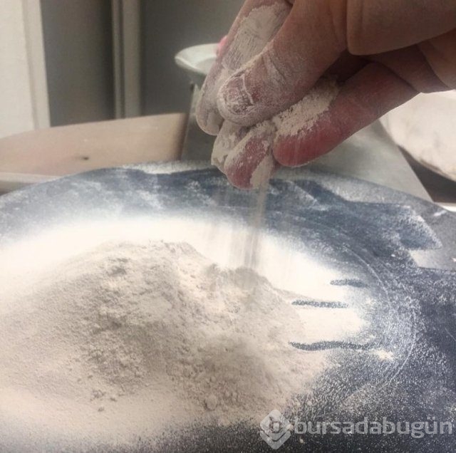 İnsan kemiklerinden yemek takımı yapıyor!