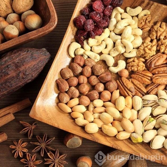 Diyet yapanlar günlük hayatından hangi atıştırmalıkları tüketmeli?