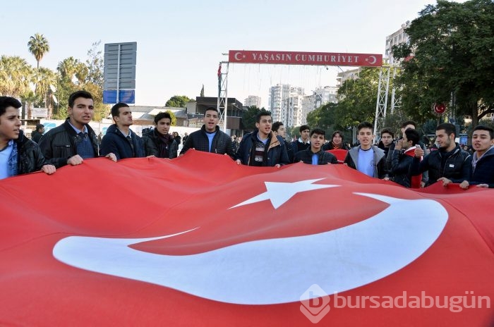 Adana'da teröre karşı 20 bin kişi yürüdü