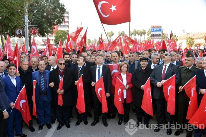 Adana'da teröre karşı 20 bin kişi yürüdü