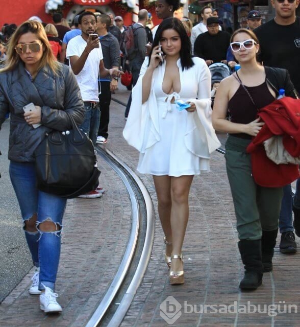 Ariel Winter alışveriş için derin dekolteyi tercih etti